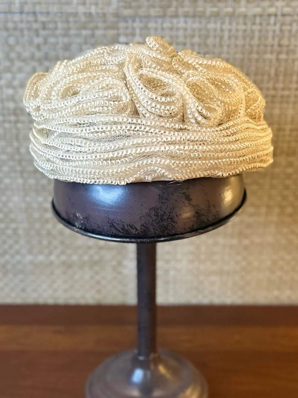 🌟HP🌟VTG 1950s Cream Celluloid Mesh Pearl-Look Wedding Toque Hat ChapeauxOriginal - Picture 2 of 12